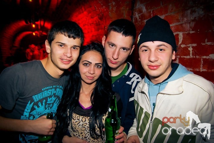 Distracţie în Club Escape, 