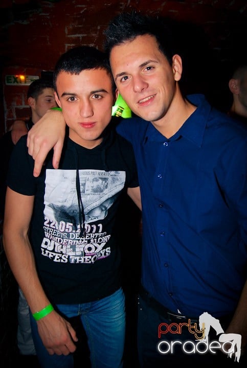 Distracţie în Club Escape, 