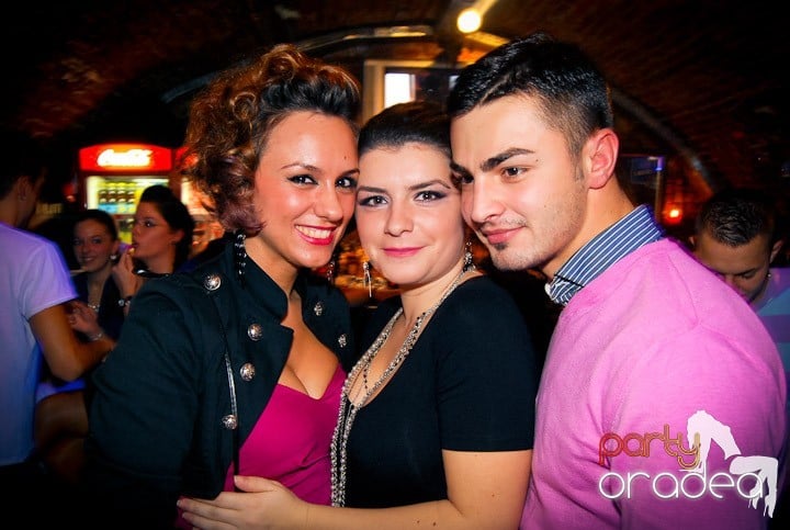 Distracţie în Club Escape, 