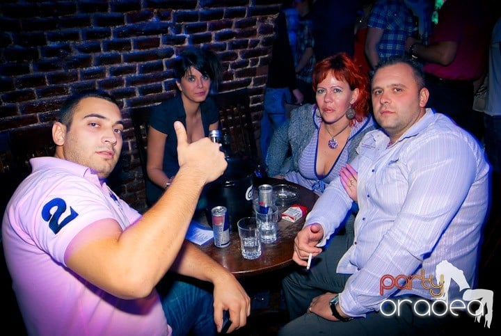 Distracţie în Club Escape, 