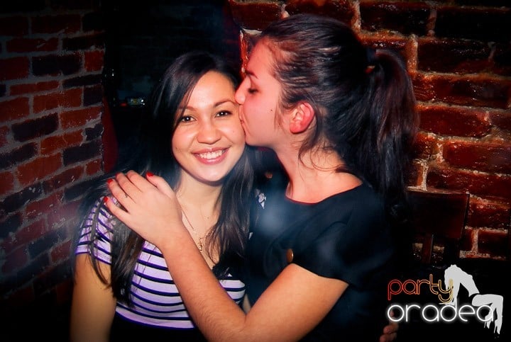 Distracţie în Club Escape, 