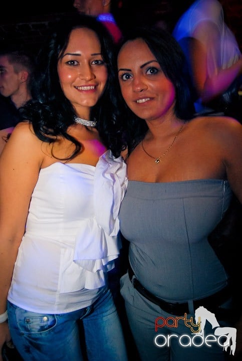 Distracţie în Club Escape, 