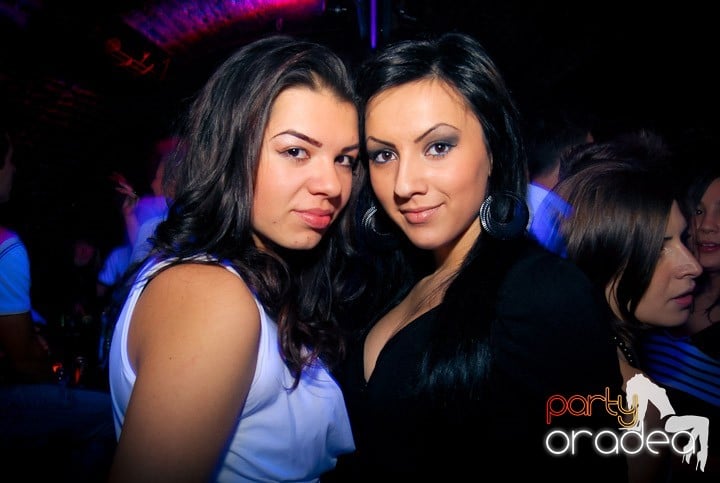 Distracţie în Club Escape, 