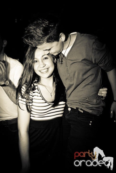 Distracţie în Club Escape, 