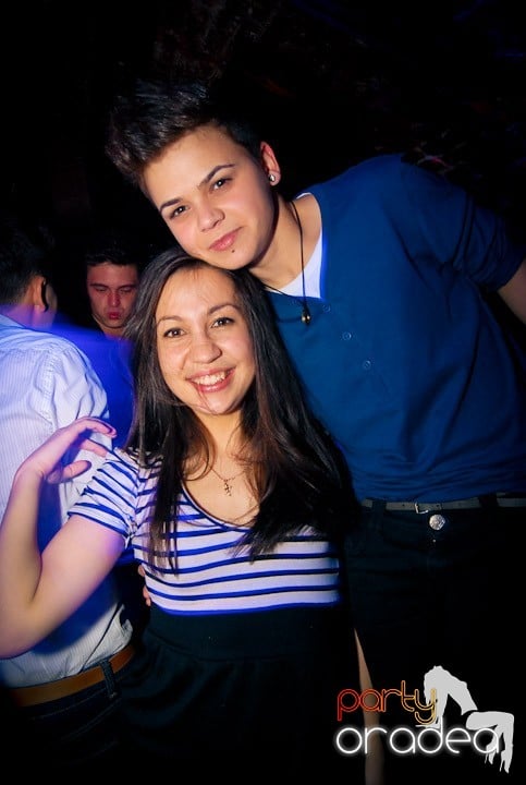 Distracţie în Club Escape, 