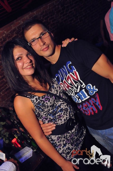 Distracţie în Club Escape, 