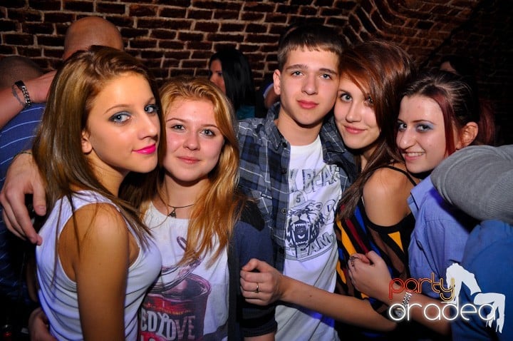 Distracţie în Club Escape, 