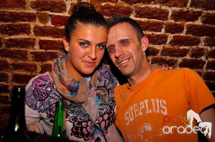 Distracţie în Club Escape, 