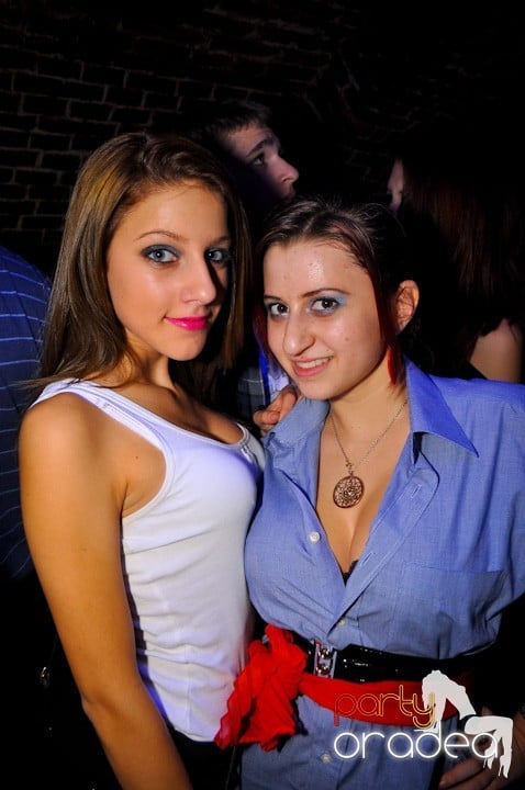 Distracţie în Club Escape, 