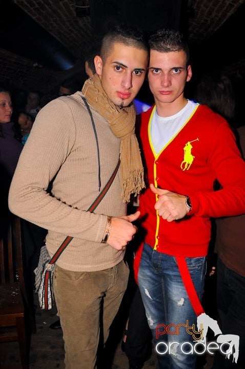 Distracţie în Club Escape, 