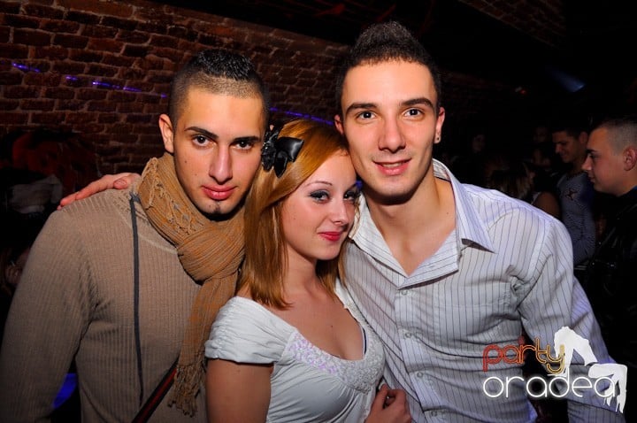 Distracţie în Club Escape, 