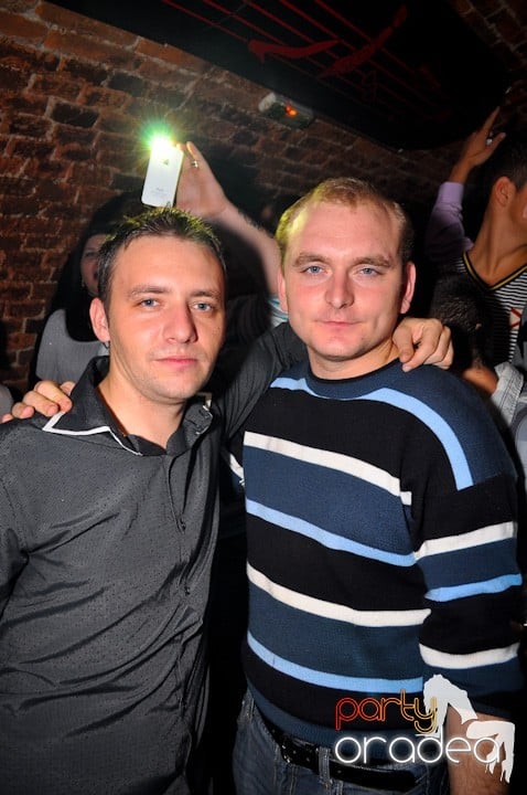 Distracţie în Club Escape, 