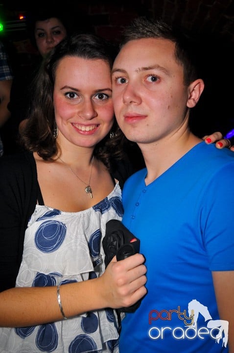 Distracţie în Club Escape, 