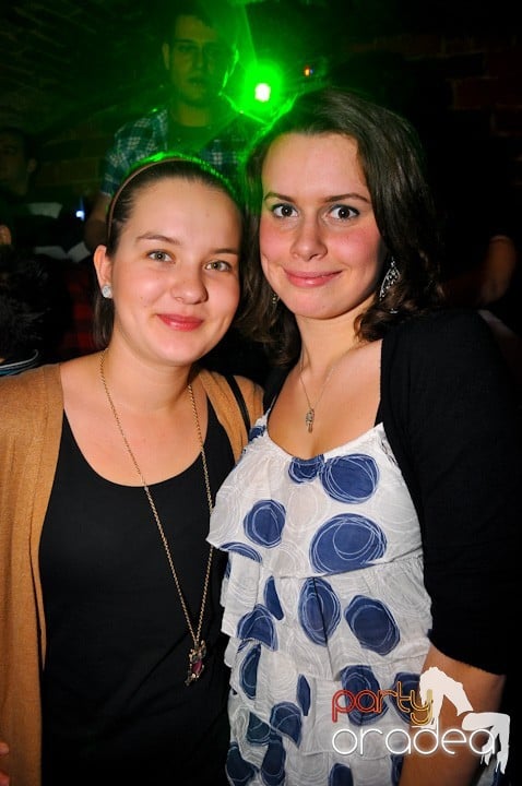 Distracţie în Club Escape, 