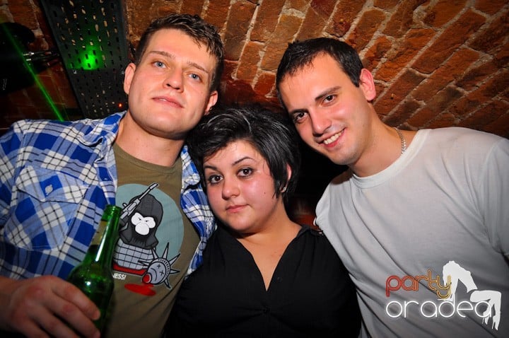 Distracţie în Club Escape, 