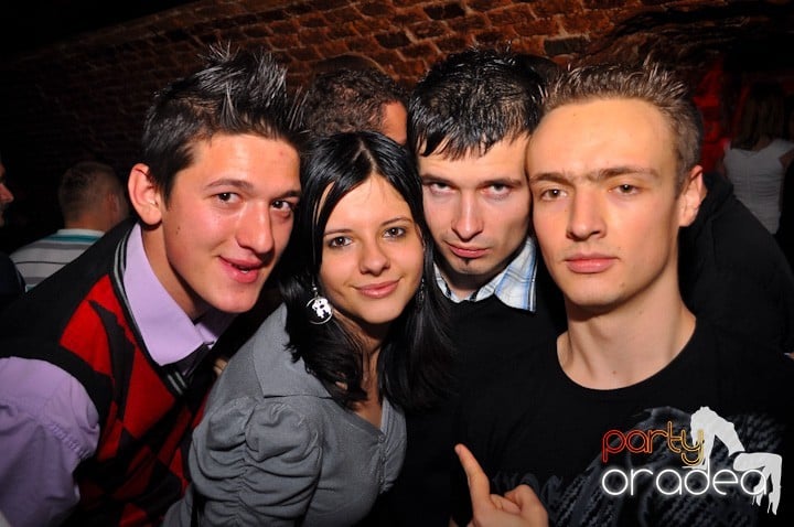 Distracţie în Club Escape, 