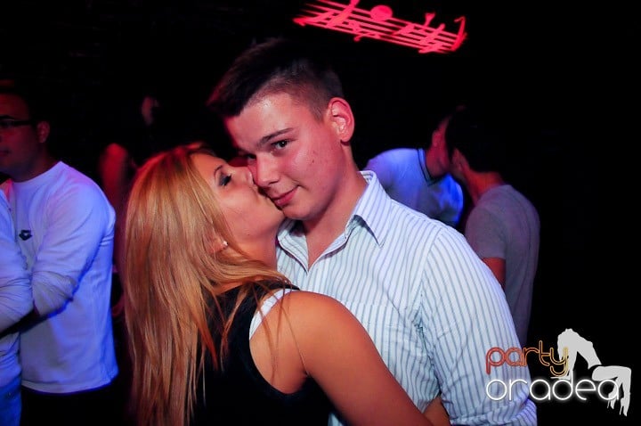 Distracţie în Club Escape, 