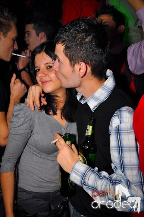 Distracţie în Club Escape, 