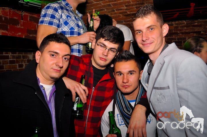 Distracţie în Club Escape, 