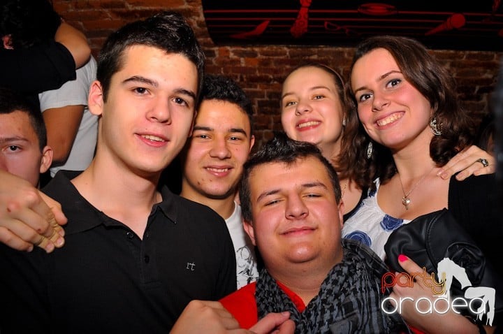 Distracţie în Club Escape, 