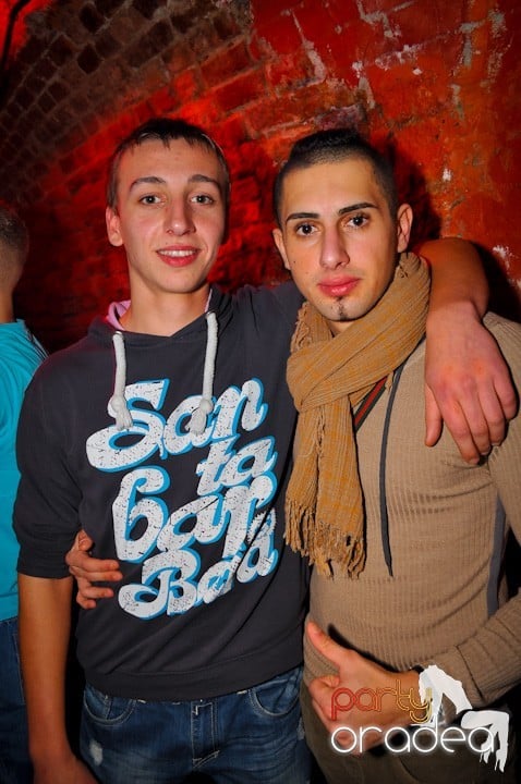 Distracţie în Club Escape, 