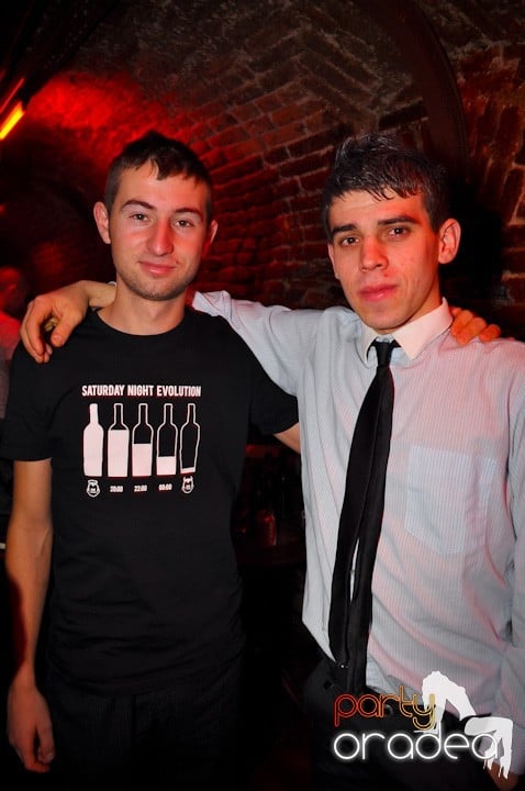 Distracţie în Club Escape, 