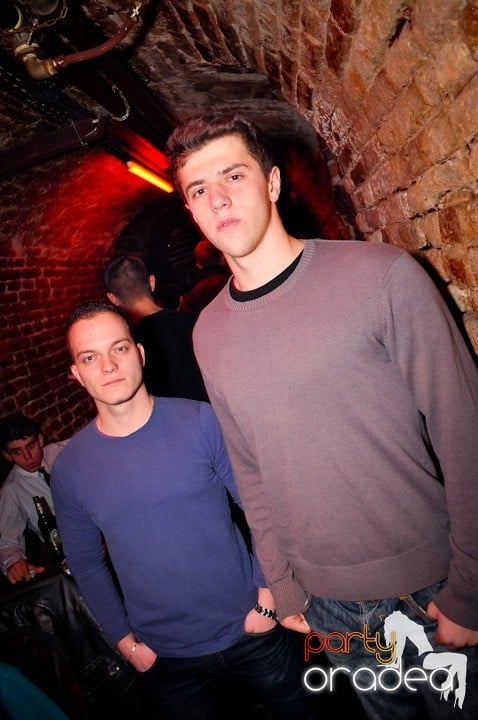 Distracţie în Club Escape, 