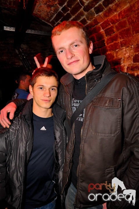 Distracţie în Club Escape, 