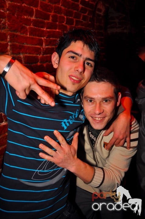 Distracţie în Club Escape, 