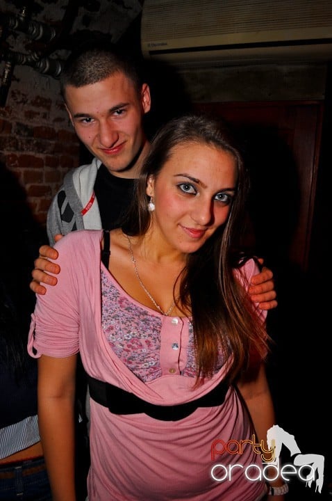 Distracţie în Club Escape, 