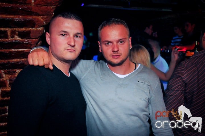 Distracţie în Club Escape, 