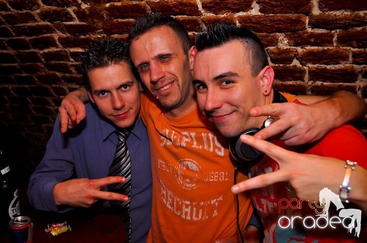 Distracţie în Club Escape, 