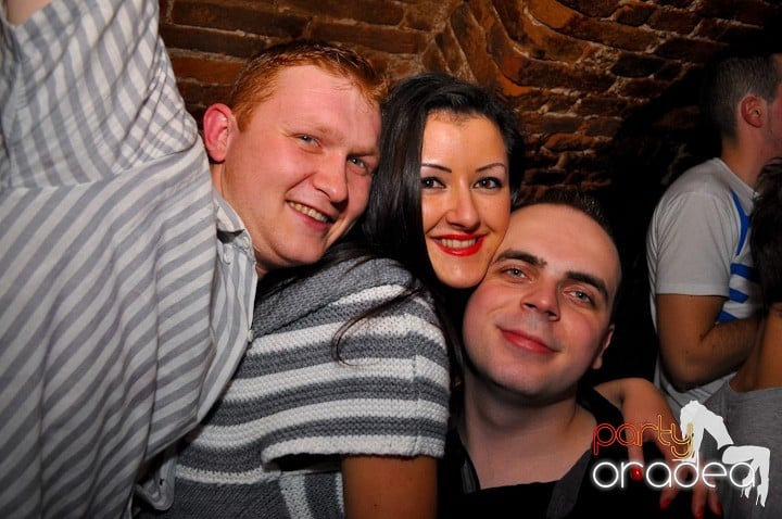 Distracţie în Club Escape, 