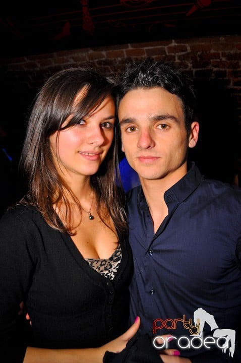 Distracţie în Club Escape, 