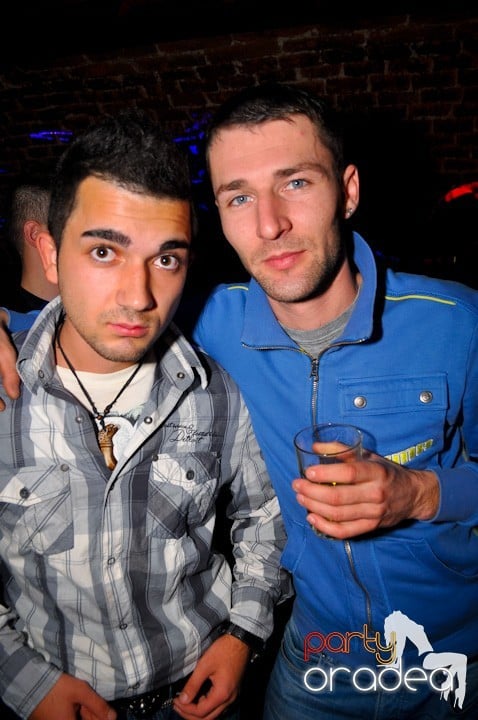 Distracţie în Club Escape, 