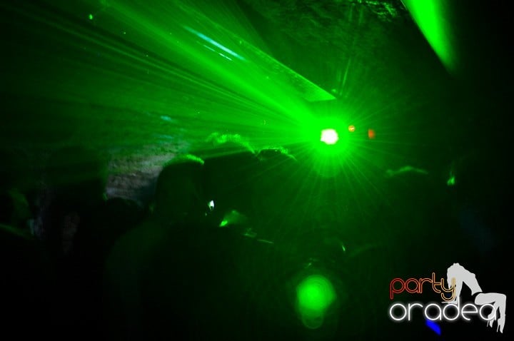 Distracţie în Club Escape, 