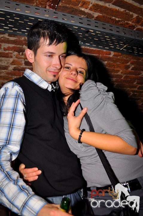 Distracţie în Club Escape, 