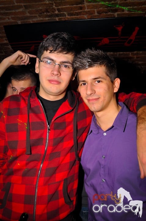 Distracţie în Club Escape, 