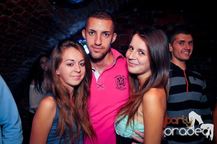 Distracţie în Club Escape, 