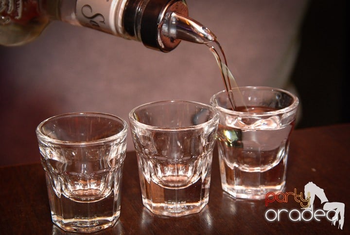 Distracţie în Club Seven, 