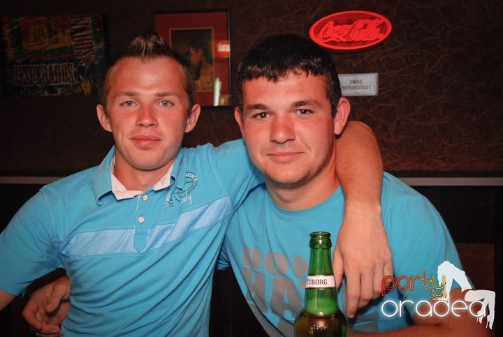 Distracţie în Club Seven, 