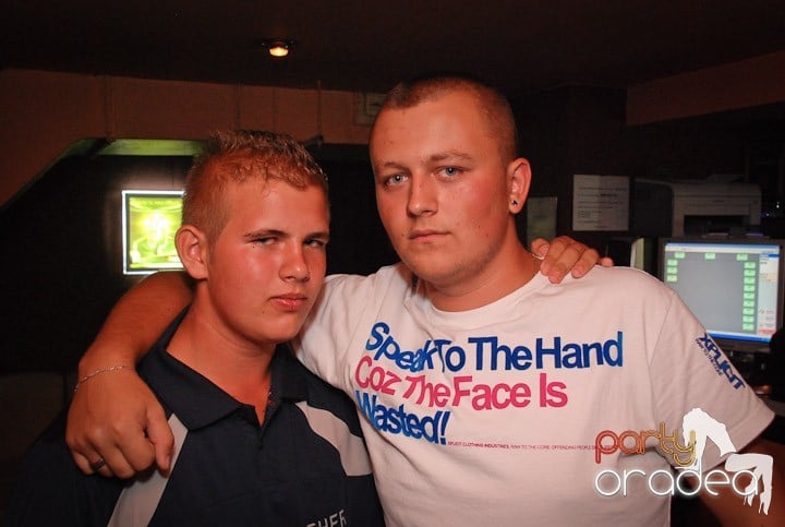 Distracţie în Club Seven, 