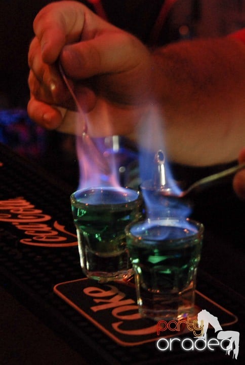 Distracţie în Club Seven, 