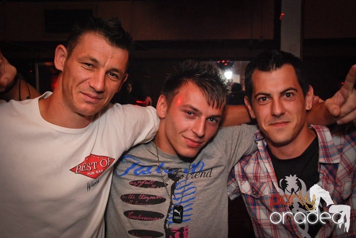 Distracţie în Club Seven, 