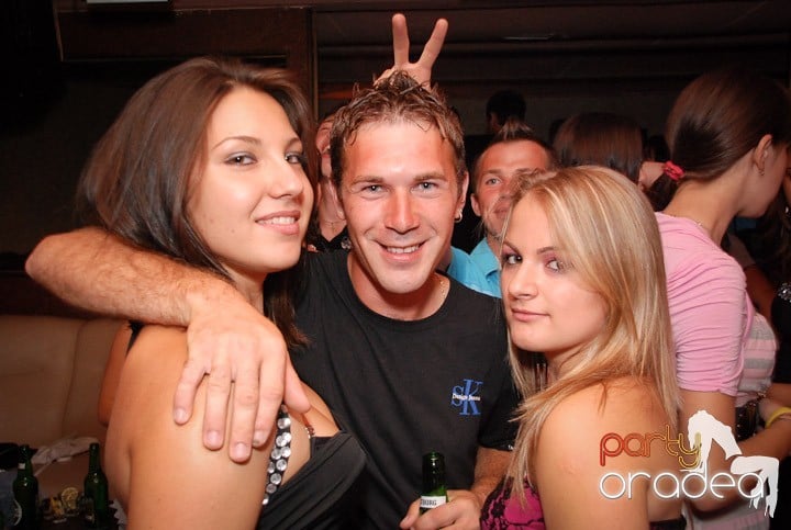 Distracţie în Club Seven, 