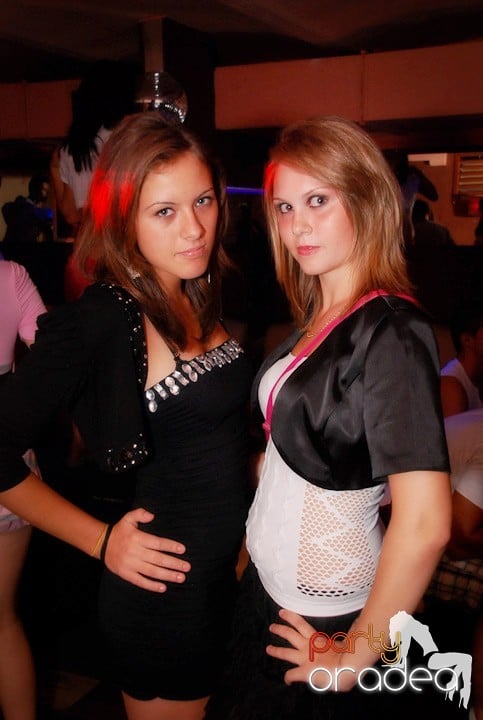 Distracţie în Club Seven, 