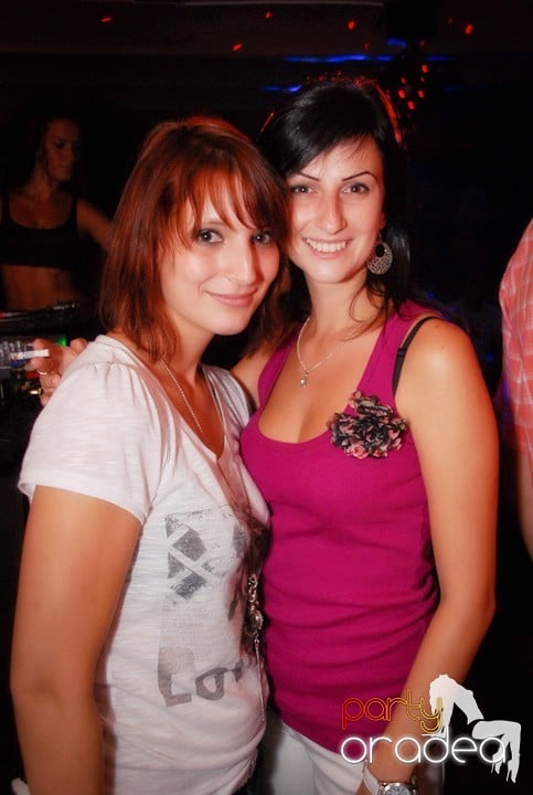 Distracţie în Club Seven, 