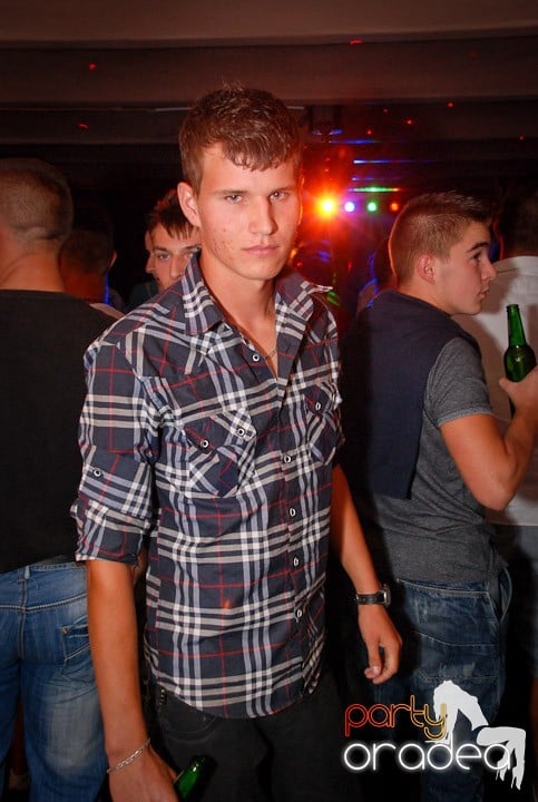 Distracţie în Club Seven, 