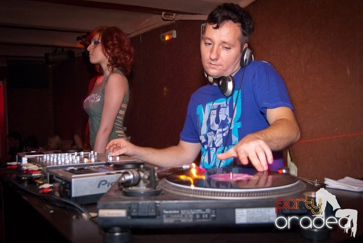 Distracţie în Club Seven, 