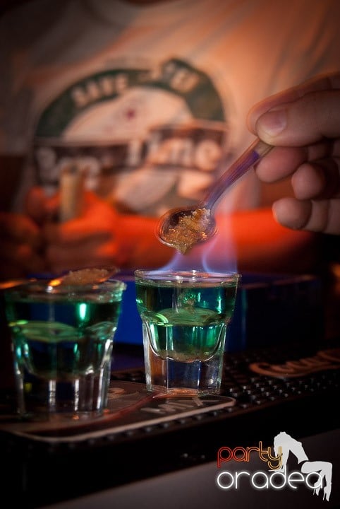 Distracţie în Club Seven, 